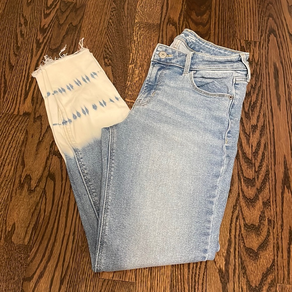 Super cute acid wash/tiedye jeans!
